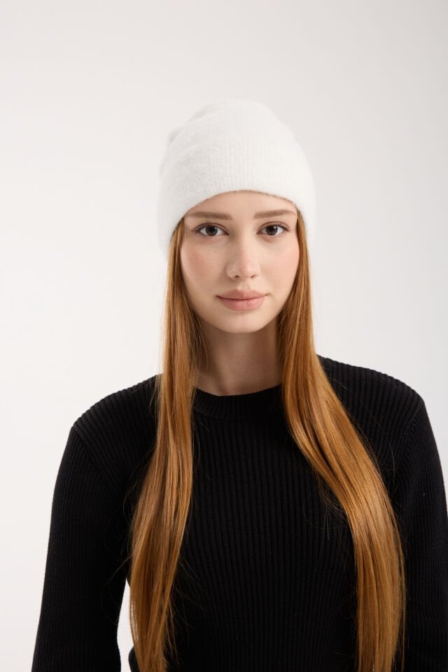 Beyaz Peluş Katlamalı Sakallı Bere