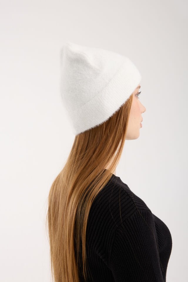 Beyaz Peluş Katlamalı Sakallı Bere